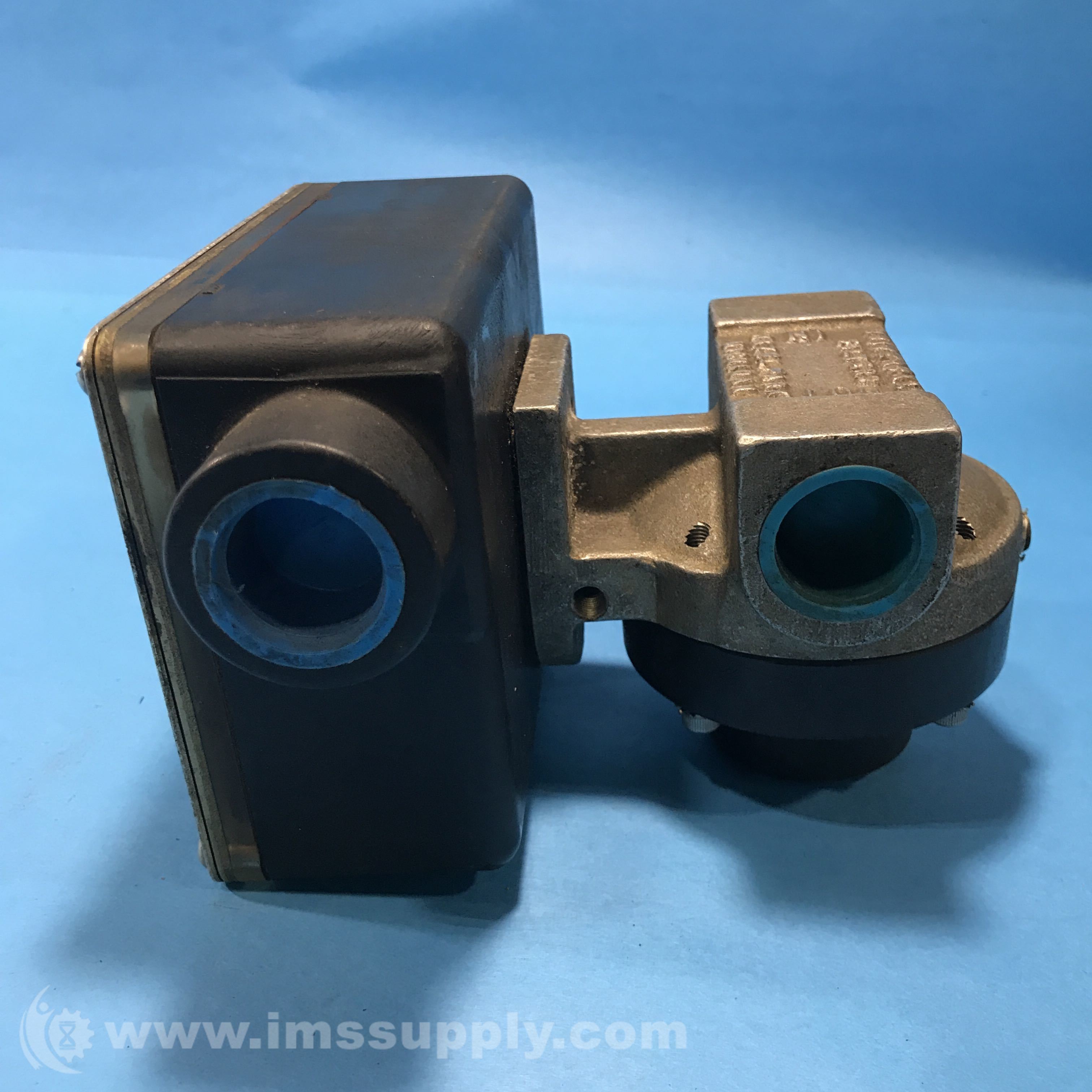 Universal Flow Monitors 08G-6-325S-1WR-3D Flow Rate Indicator - IMS Supply