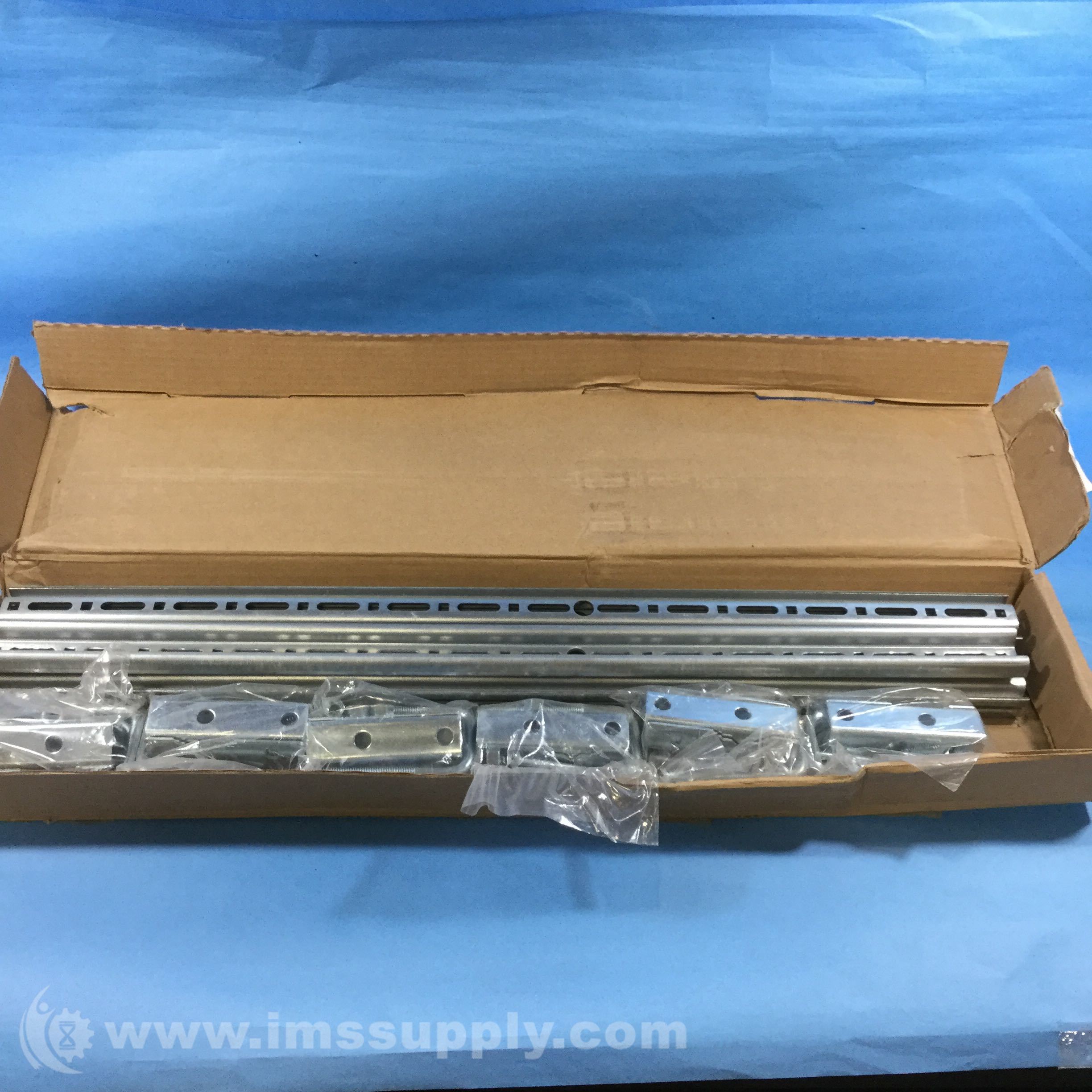 Cooper BLine Pedestal Kit Pedestal Clamp Kit for Flextray IMS Supply