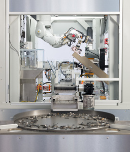 Apple Has a New Iphone Recycling Robot to Fight E-Waste, Meet Daisy! 
