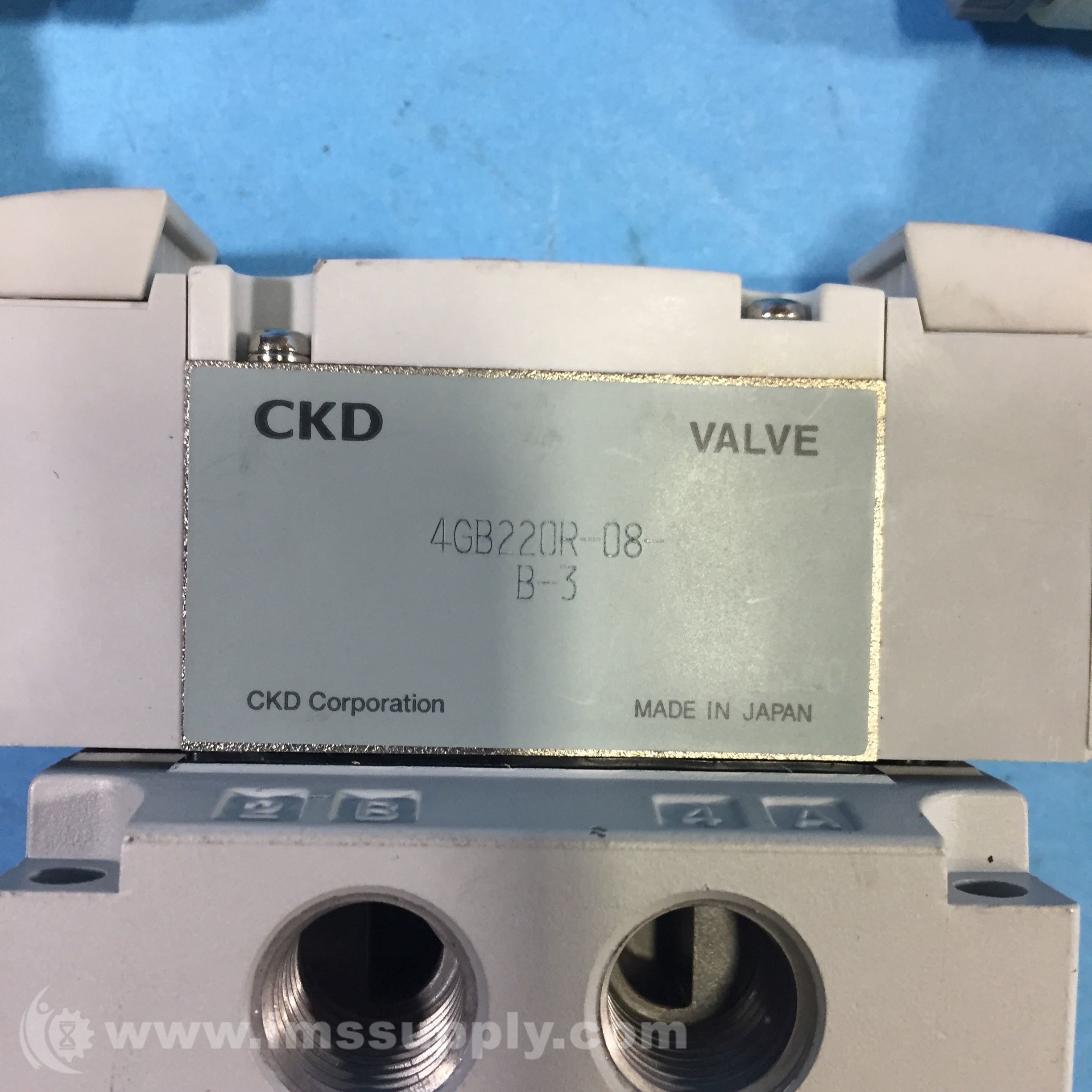 CKD 4GB220R-08-B-3 Pneumatic Solenoid Valve - IMS Supply CKD 4GB220R-08-B-3 Pneumatic Solenoid Valve - IMS Supply